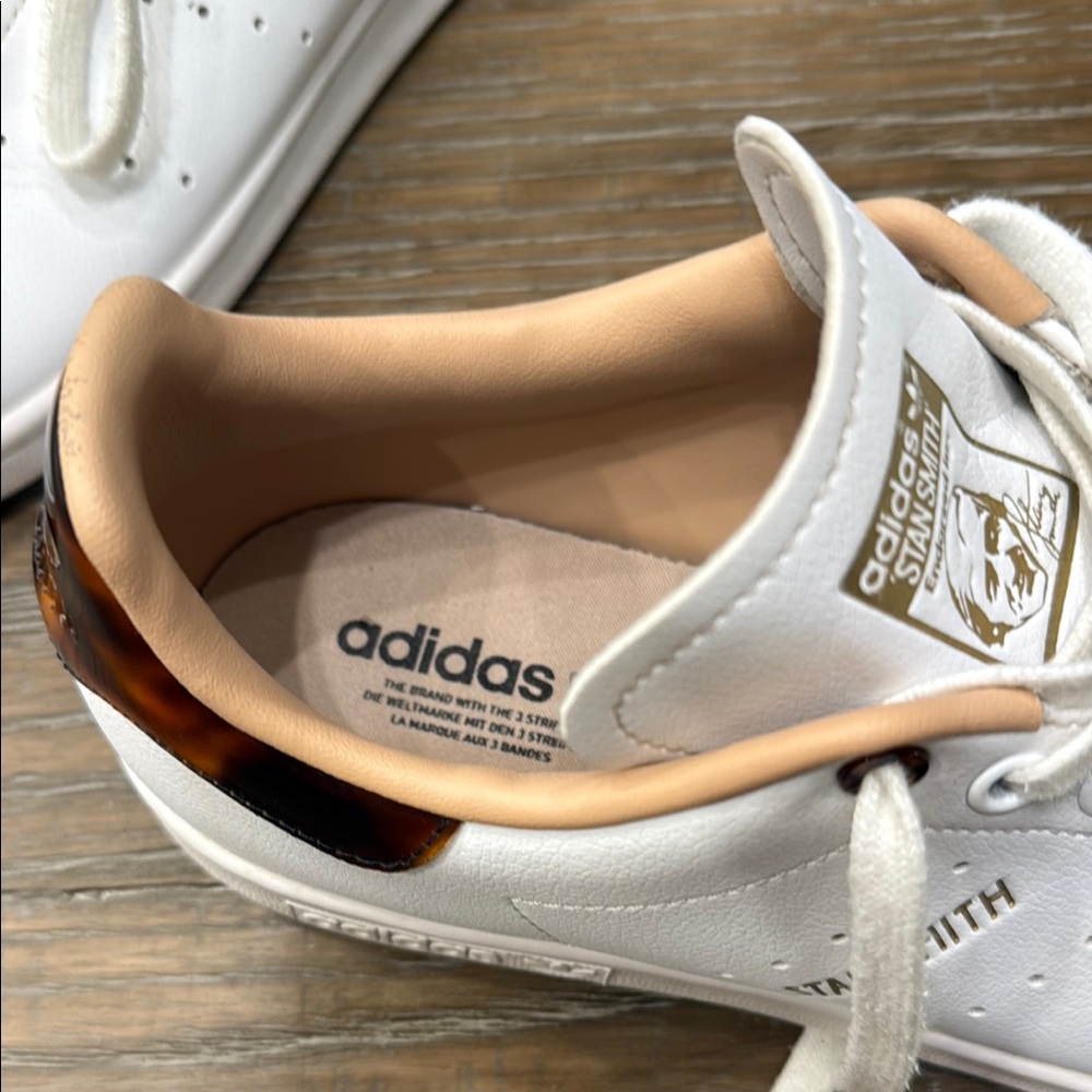 Adidas White Leather Sneakers Minimalist Design unisex 8.5 Gently used. - Picture 3 of 6